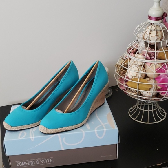 Life Stride Blue Canvas Shoes - Picture 2 of 8